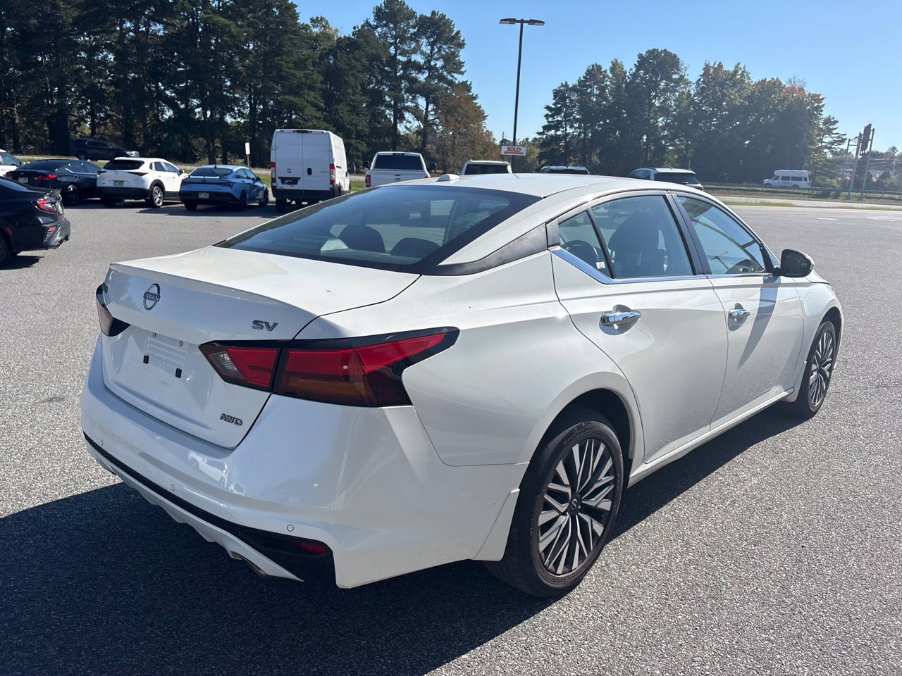 Used 2024 Nissan Altima 2.5 SV w/ SV Premium Package AWD/4WD image 10