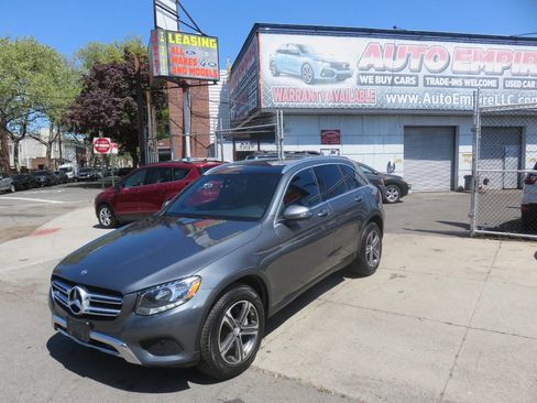 Used 2017 Mercedes-Benz GLC 300 4MATIC image 2