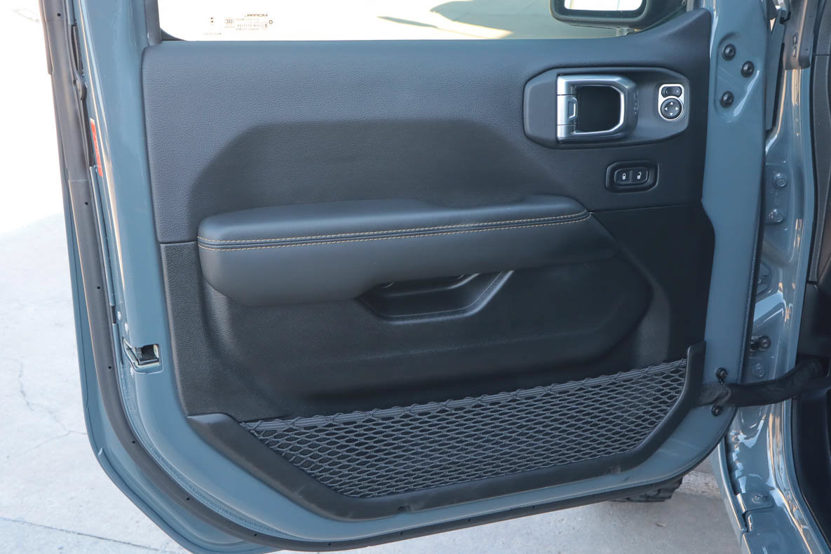 Used 2025 Jeep Gladiator Mojave AWD/4WD image 16