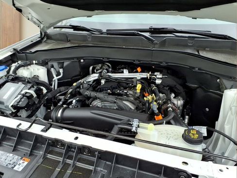 Used 2025 Ford Explorer Active AWD/4WD image 26
