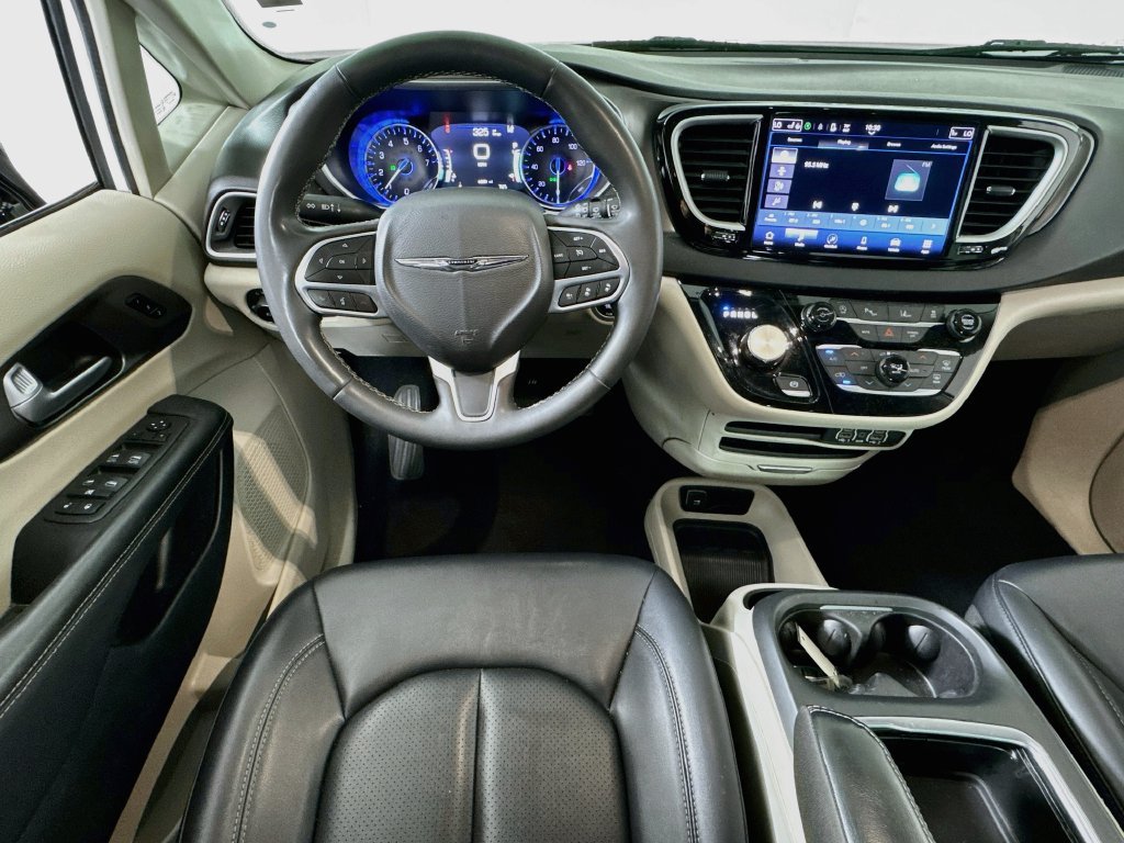 Used 2024 Chrysler Pacifica Touring-L FWD image 21