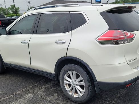 Used 2015 Nissan Rogue SV w/ SV Premium Package FWD image 4