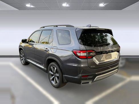 Used 2023 Honda Pilot Elite image 3