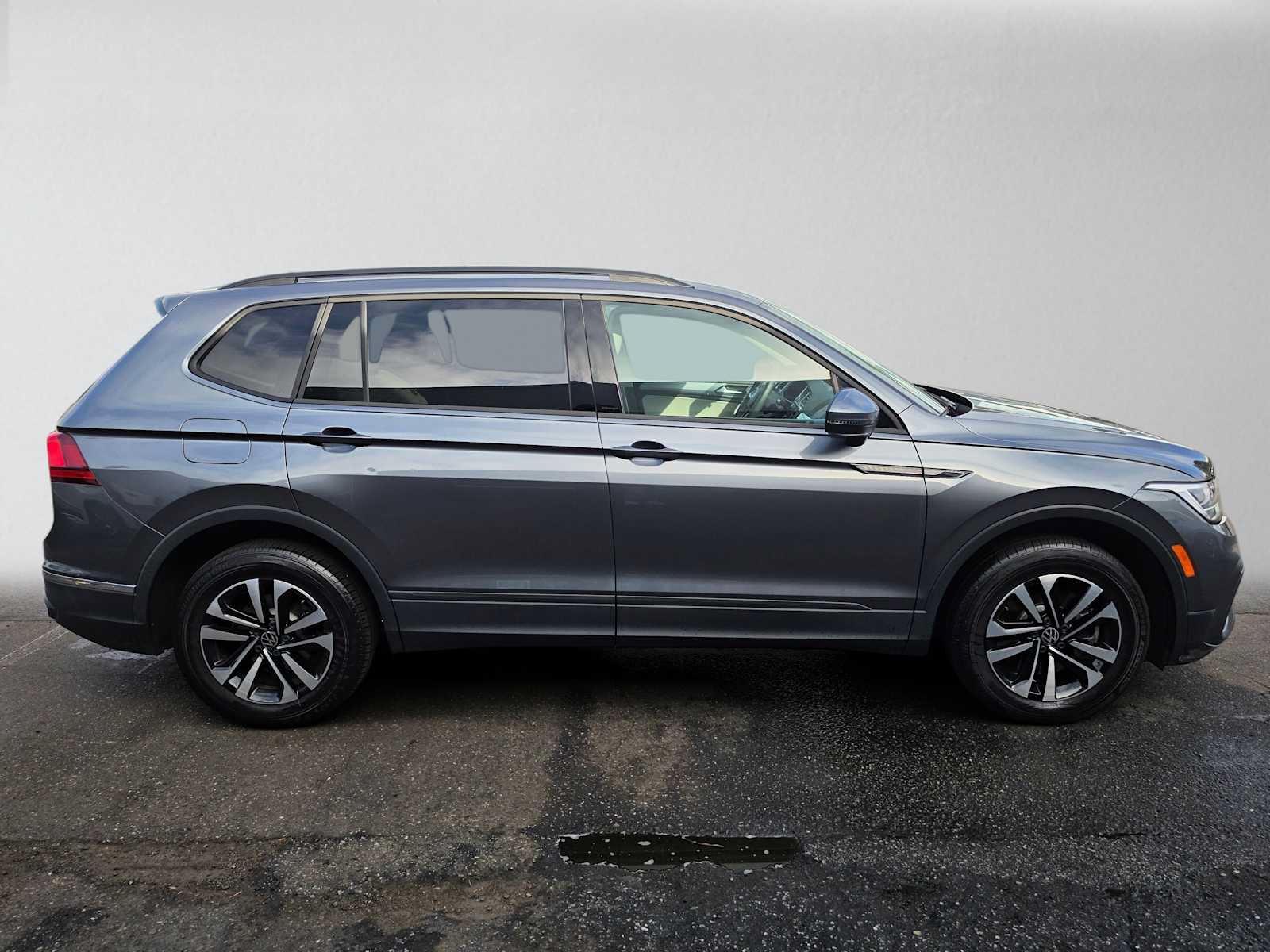 Used 2022 Volkswagen Tiguan S FWD image 2