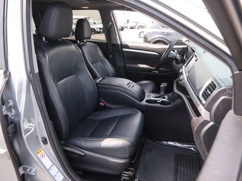 Used 2015 Toyota Highlander XLE AWD/4WD image 31