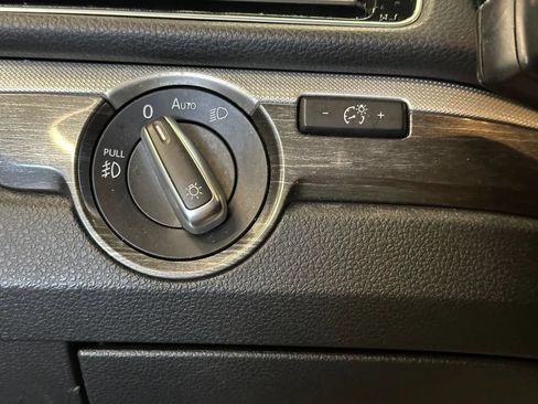 Used 2018 Volkswagen Passat 2.0T SE FWD image 15