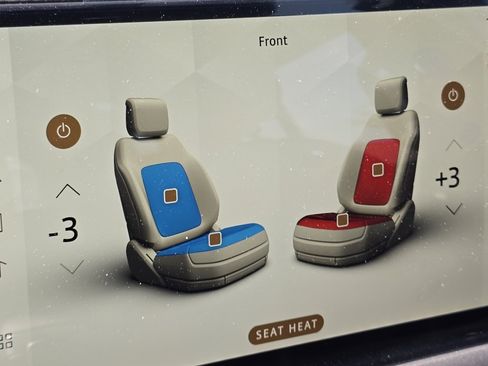 Used 2025 Land Rover Defender 110 X-Dynamic SE image 11