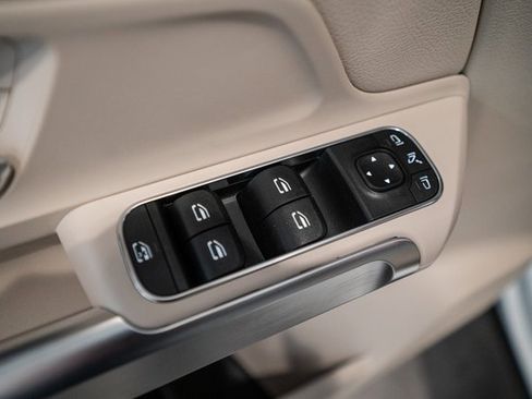 Certified 2025 Mercedes-Benz GLB 250 4MATIC image 19