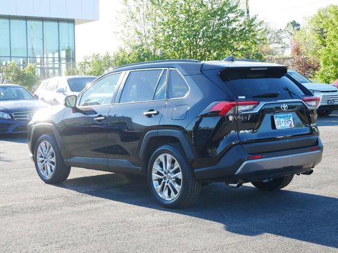 Used 2020 Toyota RAV4 Limited AWD/4WD image 4