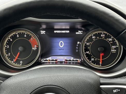 Used 2017 Jeep Cherokee Trailhawk w/ Comfort/Convenience Group image 12