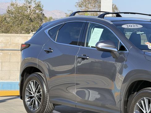 Used 2025 Lexus NX 250 FWD image 5