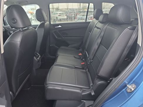 Used 2020 Volkswagen Tiguan SE w/ Panoramic Sunroof Package image 14