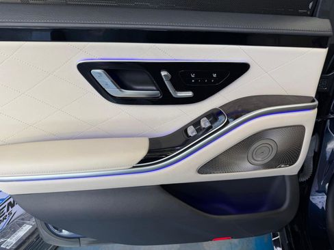 Used 2022 Mercedes-Benz S 580 4MATIC Sedan w/ AMG Line Package image 21