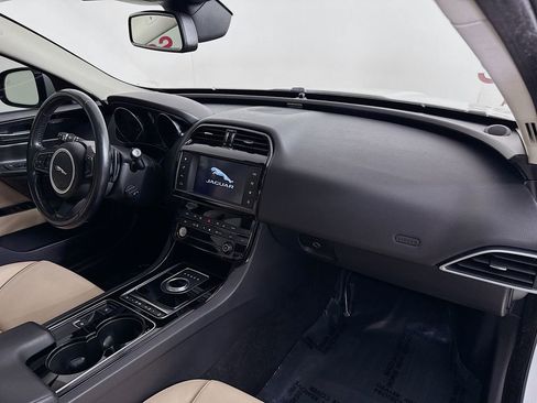 Used 2017 Jaguar XE Premium image 29