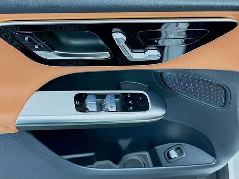 Certified 2025 Mercedes-Benz GLC 300 4MATIC image 22