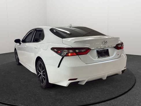 Used 2023 Toyota Camry SE w/ Cold Weather Package FWD image 5