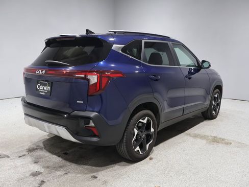Used 2025 Kia Seltos EX image 2