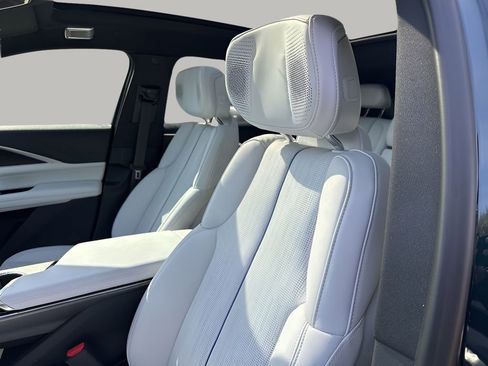 New 2026 Cadillac Lyriq Premium Luxury w/ LPO, Floor Liner Package image 27