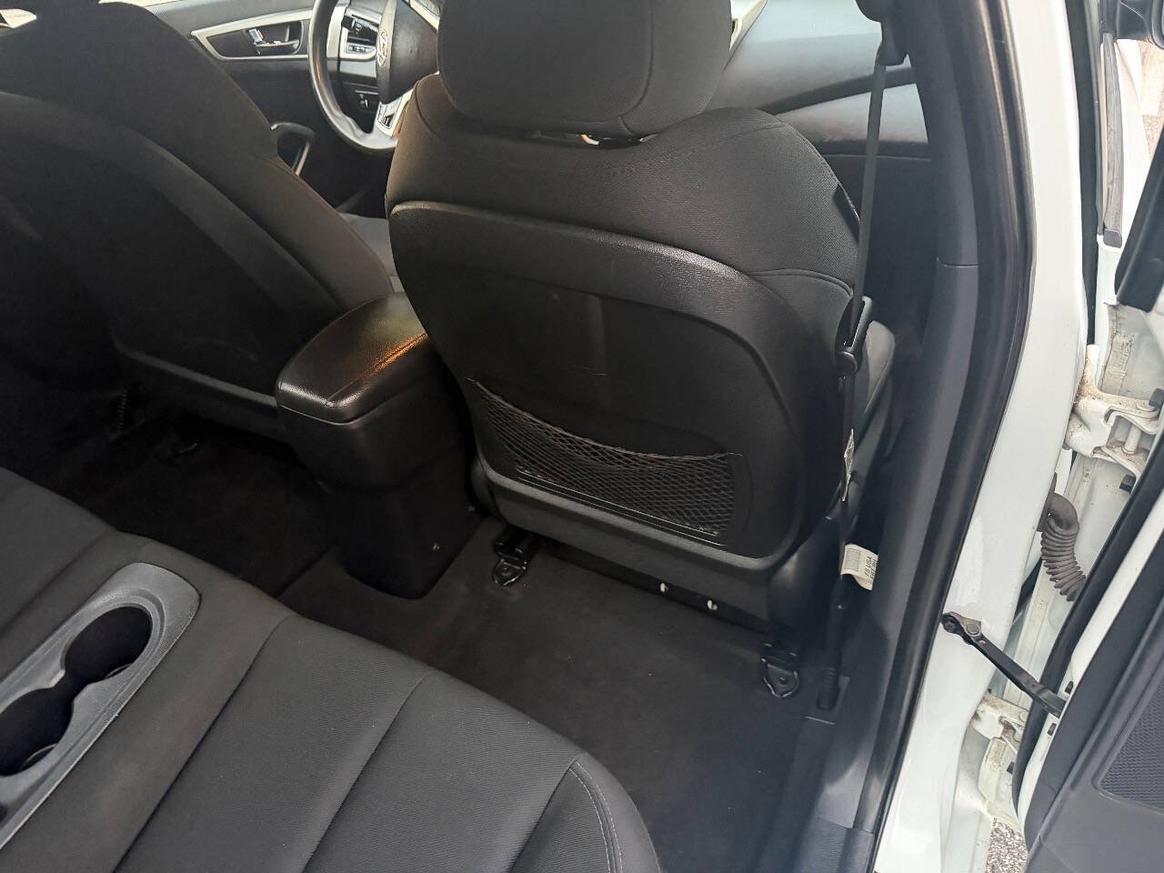 Used 2013 Hyundai Veloster FWD image 18