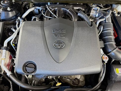 Used 2019 Toyota Avalon XLE w/ Moonroof Package image 39