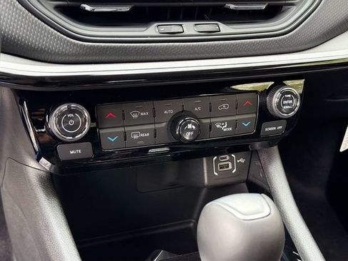 New 2026 Jeep Compass Trailhawk w/ Sun, Sound & Navigation Group AWD/4WD image 17