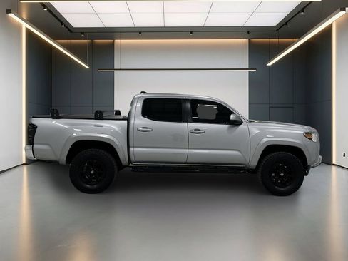 Used 2021 Toyota Tacoma SR5 RWD image 6
