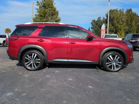 Used 2024 Nissan Pathfinder Platinum w/ Black Appearance Package image 3