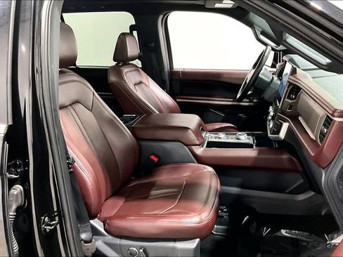 Used 2024 Ford Expedition Limited image 31