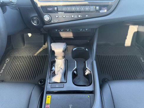 Used 2025 Lexus ES 350 w/ Premium Package FWD image 19