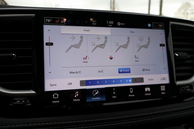 New 2026 Chrysler Pacifica Select AWD/4WD image 17