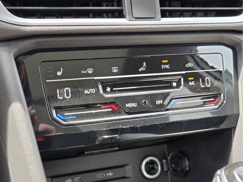 New 2026 Volkswagen Taos SE FWD image 27