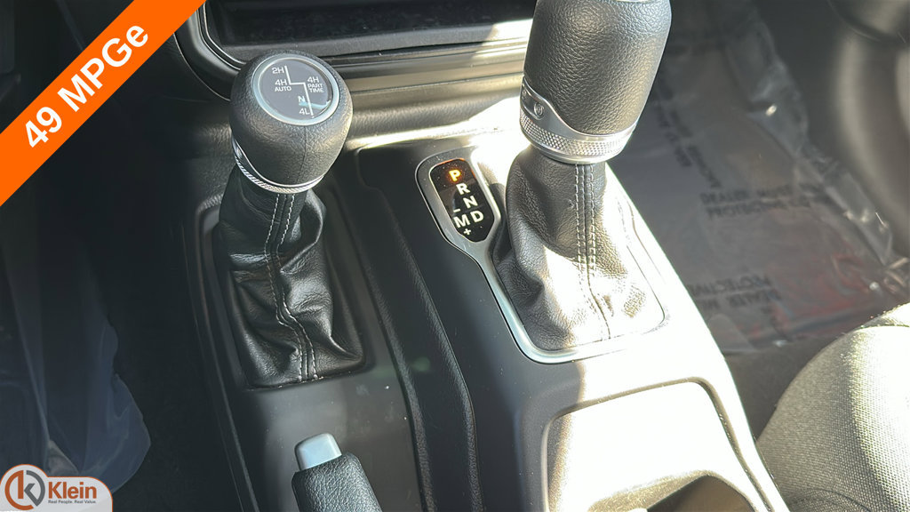 Used 2025 Jeep Wrangler Unlimited Sahara AWD/4WD image 24