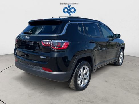 Used 2025 Jeep Compass Latitude AWD/4WD image 6