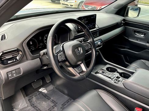 Used 2025 Honda Pilot TrailSport image 18