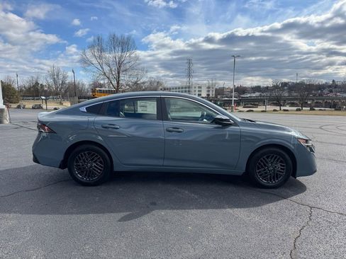 New 2026 Nissan Sentra SV w/ Floor Mat Package FWD image 9