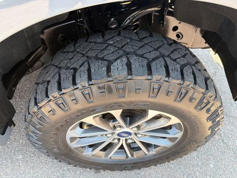 Used 2019 Ford F150 Lariat w/ Equipment Group 502A Luxury AWD/4WD image 17