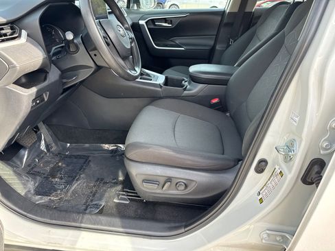 Used 2023 Toyota RAV4 XLE image 9