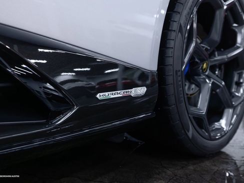 Used 2021 Lamborghini Huracan EVO image 7