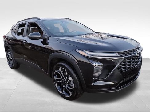 Certified 2024 Chevrolet Trax RS w/ Sunroof Package image 3