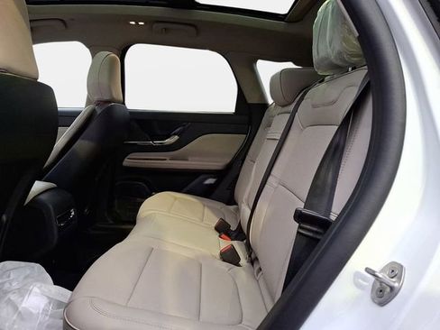 New 2026 Lincoln Corsair Reserve image 9