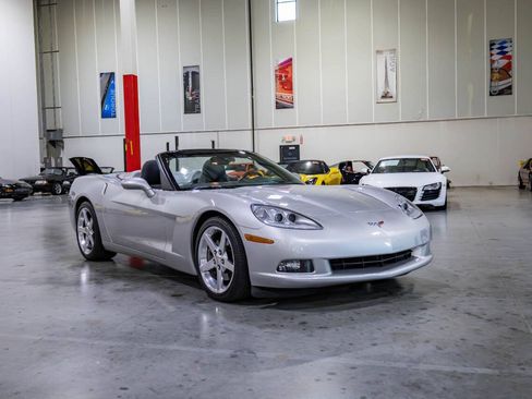 Used 2005 Chevrolet Corvette Convertible w/ Preferred Equipment Group RWD image 8