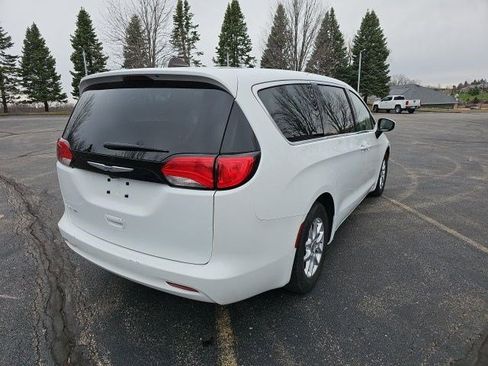 Used 2023 Chrysler Voyager LX FWD image 6