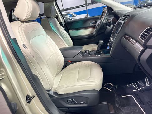Used 2017 Ford Explorer Platinum image 38