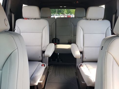 New 2026 Chevrolet Suburban LT w/ Comfort Package RWD image 33
