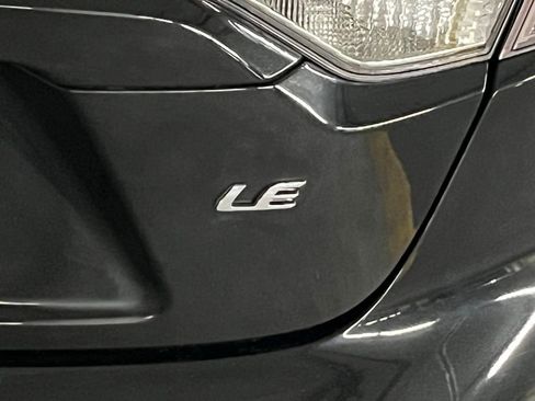 Used 2022 Toyota Corolla LE image 29