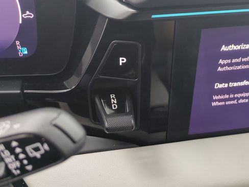 Certified 2025 Porsche Macan 4 Electric AWD/4WD image 13