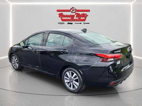 Used 2023 Nissan Versa SV FWD image 3