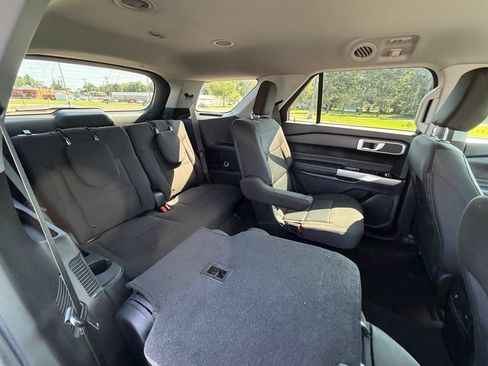 Used 2023 Ford Explorer XLT AWD/4WD image 7