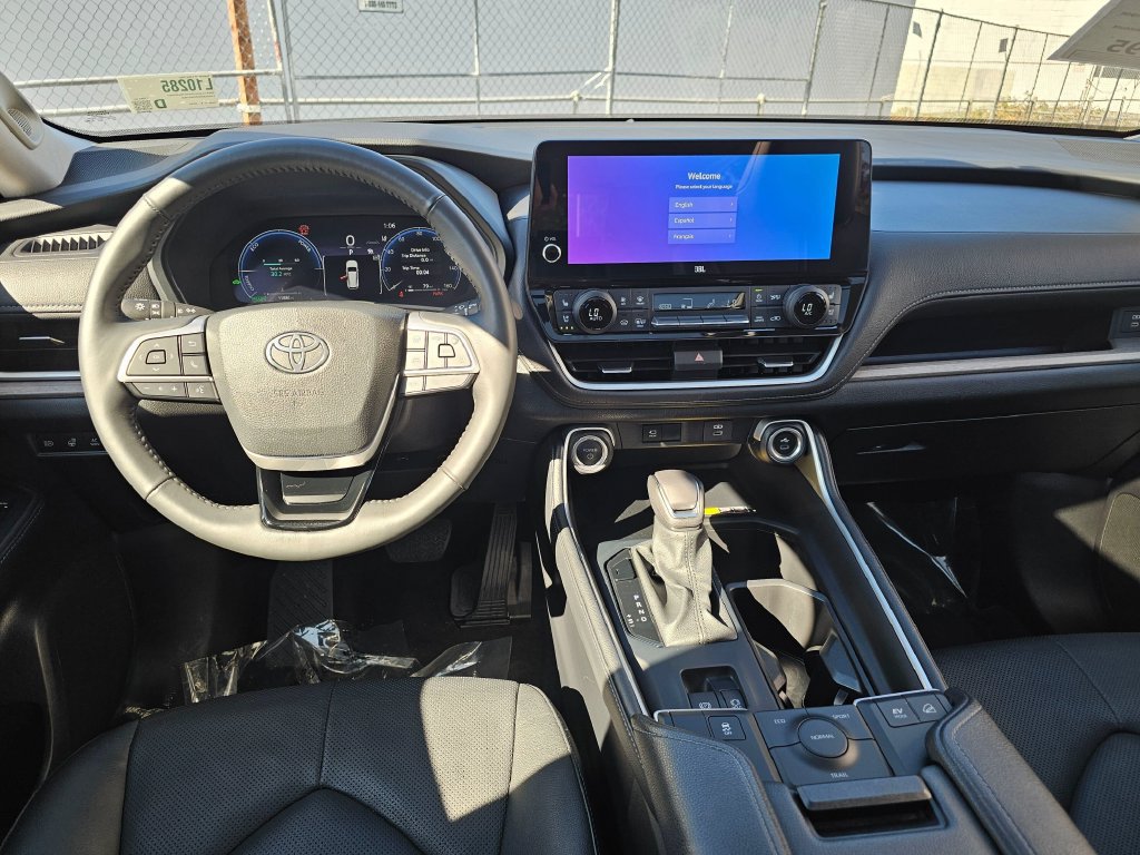 Used 2024 Toyota Grand Highlander AWD Hybrid image 18
