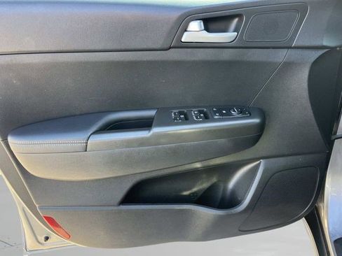 Certified 2020 Kia Sportage LX image 33